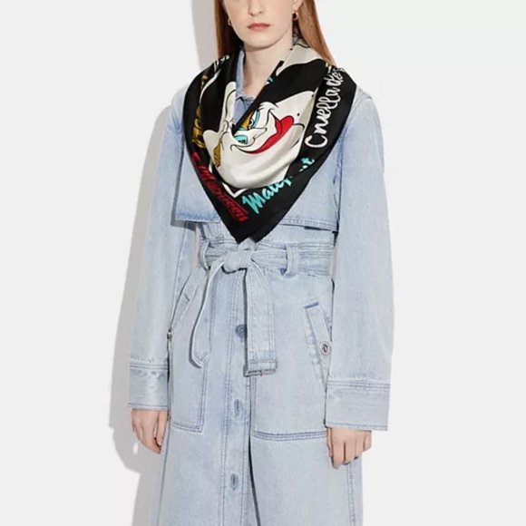 🥰 Disney X Coach Villains Print Silk Square Scarf - Picture 2 of 6